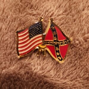 💥FALL SALE💥VINTAGE Patriotic Flag Pin